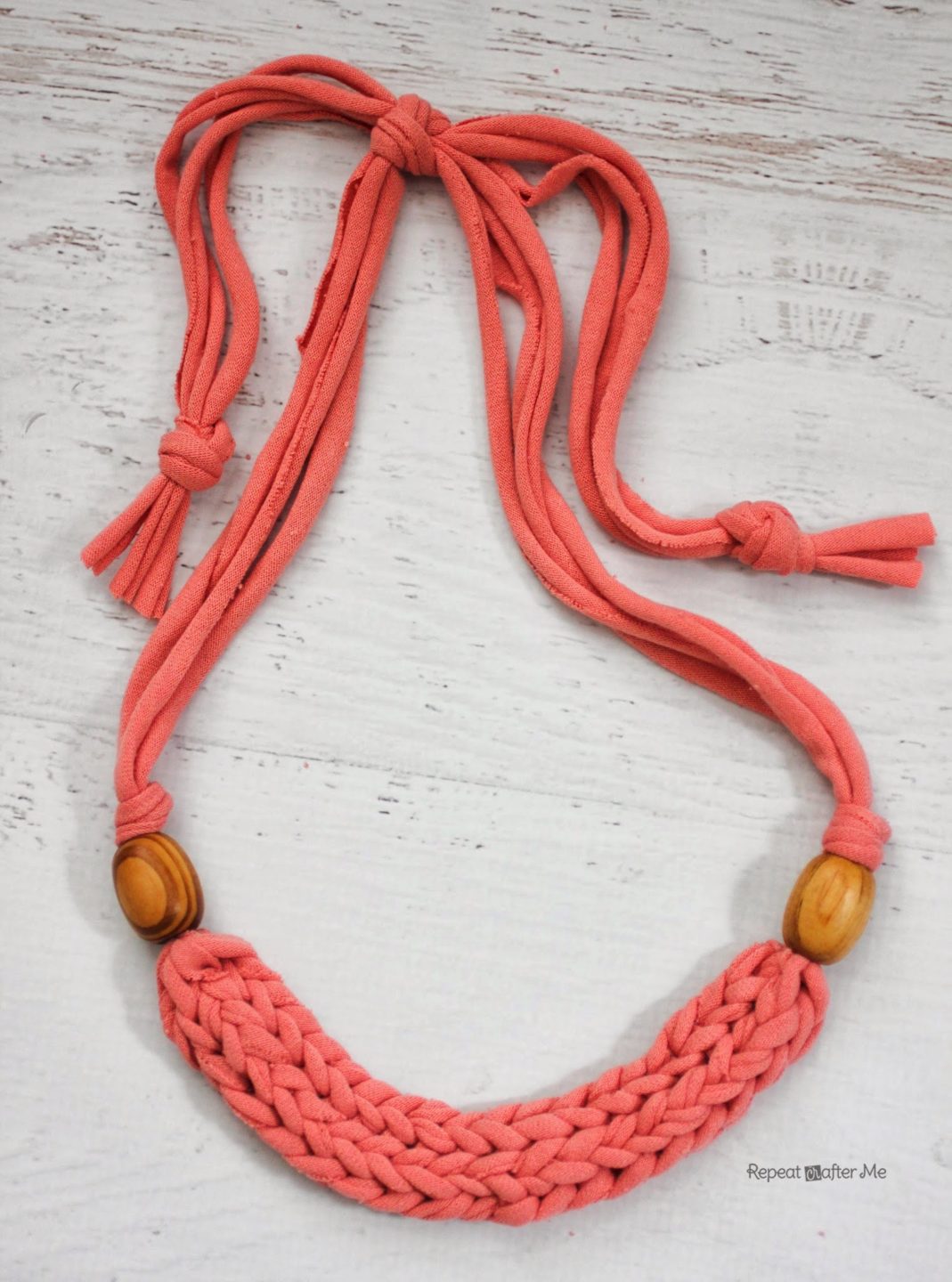 offer vedvarende ressource længst How to Finger Weave a Necklace with T-shirt Yarn - Repeat Crafter Me
