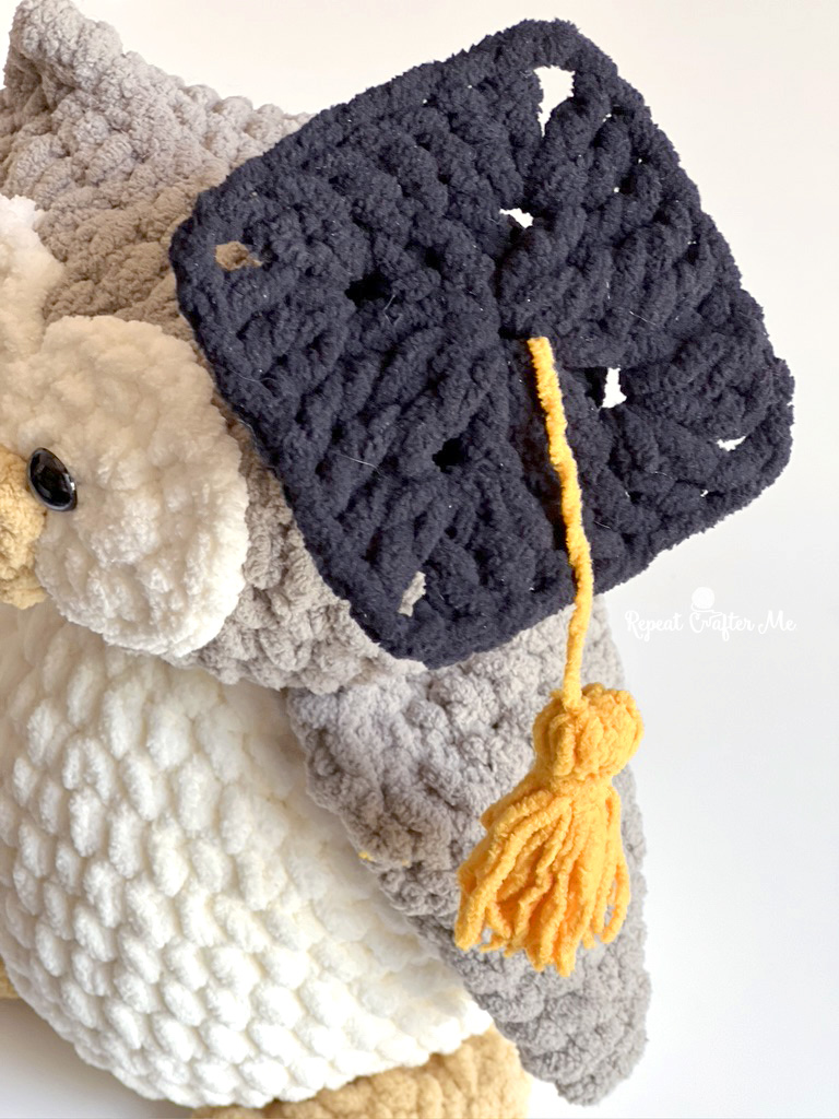 Crochet Mini Graduation Cap - Repeat Crafter Me