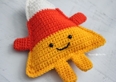 Cuddly Crochet Candy Corn - Repeat Crafter Me