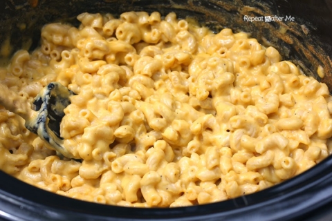 Lower Calorie Crock Pot Mac and Cheese - Repeat Crafter Me