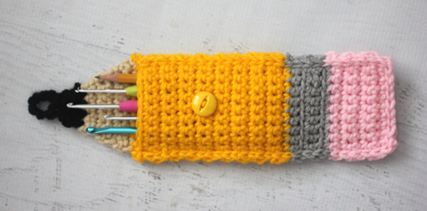 Crochet Pattern: Fantail Pencil (Or Crochet Hook) Case with No-Sew Liner -  Underground Crafter