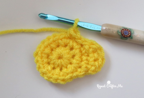 Crochet Tulip Applique - Repeat Crafter Me