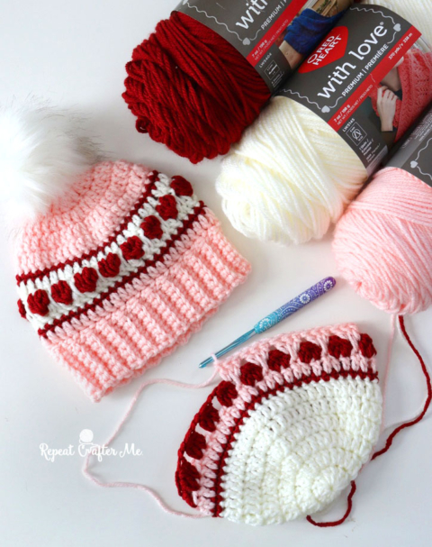 Making a two-tone hat, alternating colors. Gray rows are U-stitch